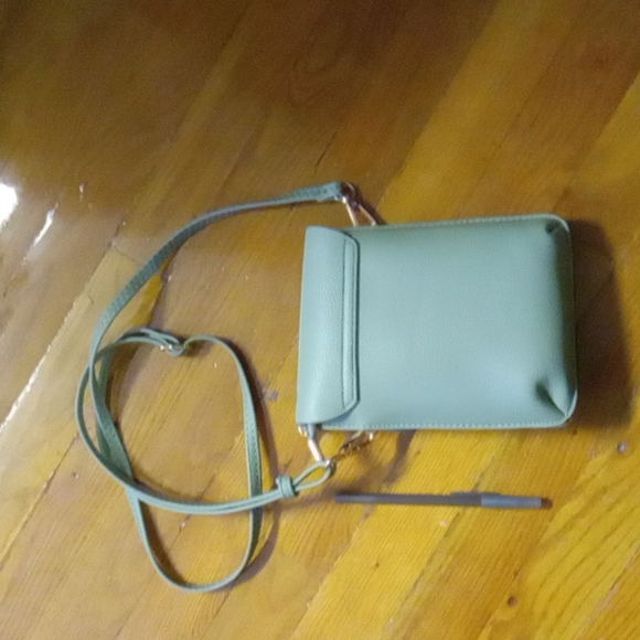 *last week - moving sale* NWOT Small Green Crossbody bag 5 for 10 - Picture 2 of 4